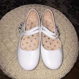 White dress shoes. Size 10 (girls)